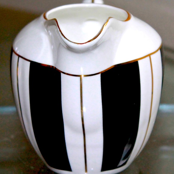 GRACES TEAWARE CREAMER 8 OZ BLACK GOLD PORCELAIN NEW - Picture 4 of 5